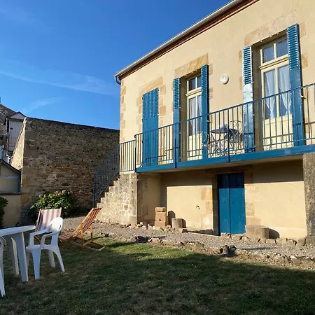 Logis Les Roses Bourbon-lʼArchambault