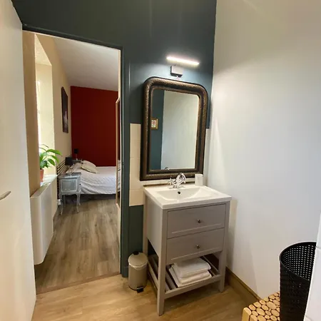 Logis Les Roses * Bourbon-lʼArchambault