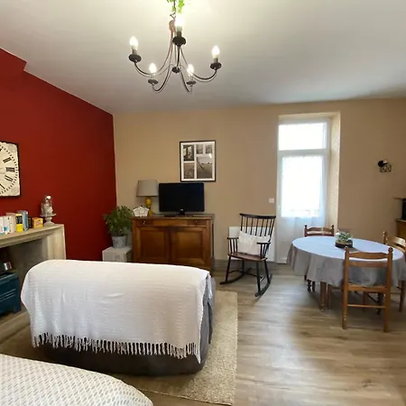 Logis Les Roses Apartment Bourbon-lʼArchambault