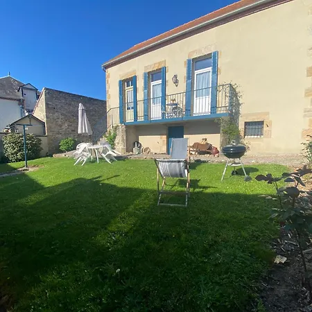 Apartment Logis Les Roses Bourbon-lʼArchambault