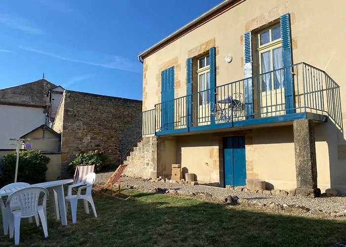 Logis Les Roses Bourbon-lʼArchambault