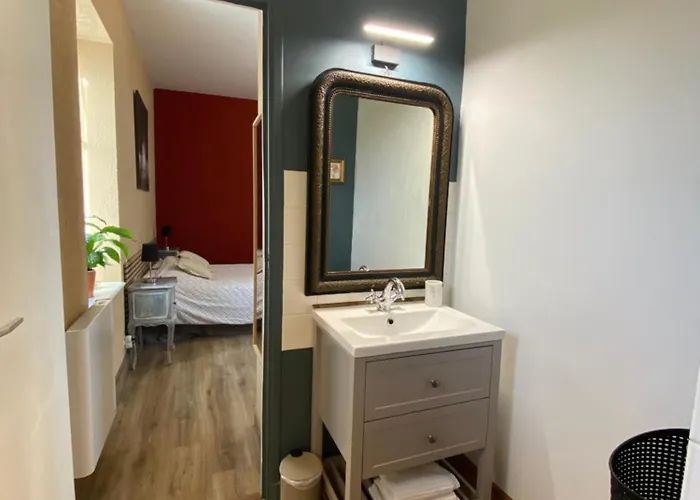 Logis Les Roses * Bourbon-lʼArchambault