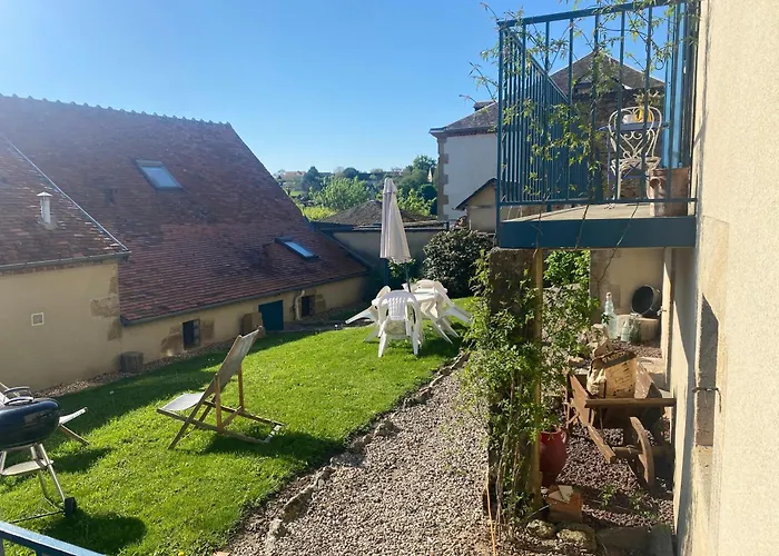 Logis Les Roses Διαμέρισμα Bourbon-lʼArchambault